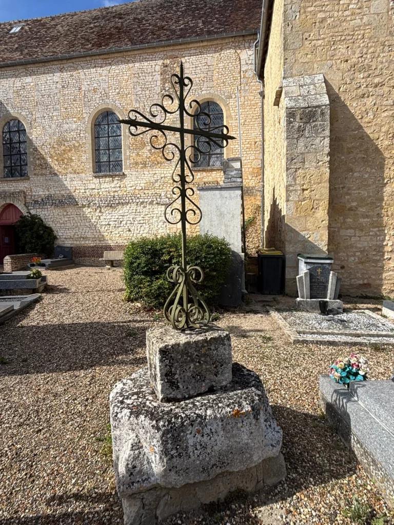 Calvaire du cimetière de Montmille